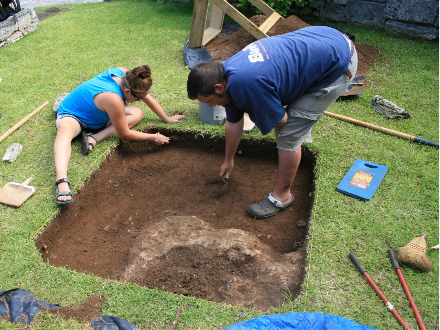 student sift in archaeological pit