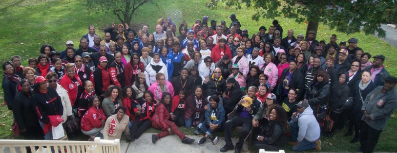 Group photo of various Greek organization alumni outside Duncan Alumni House