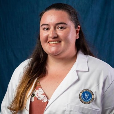 Headshot of Shannon Davis is whiter lab coat